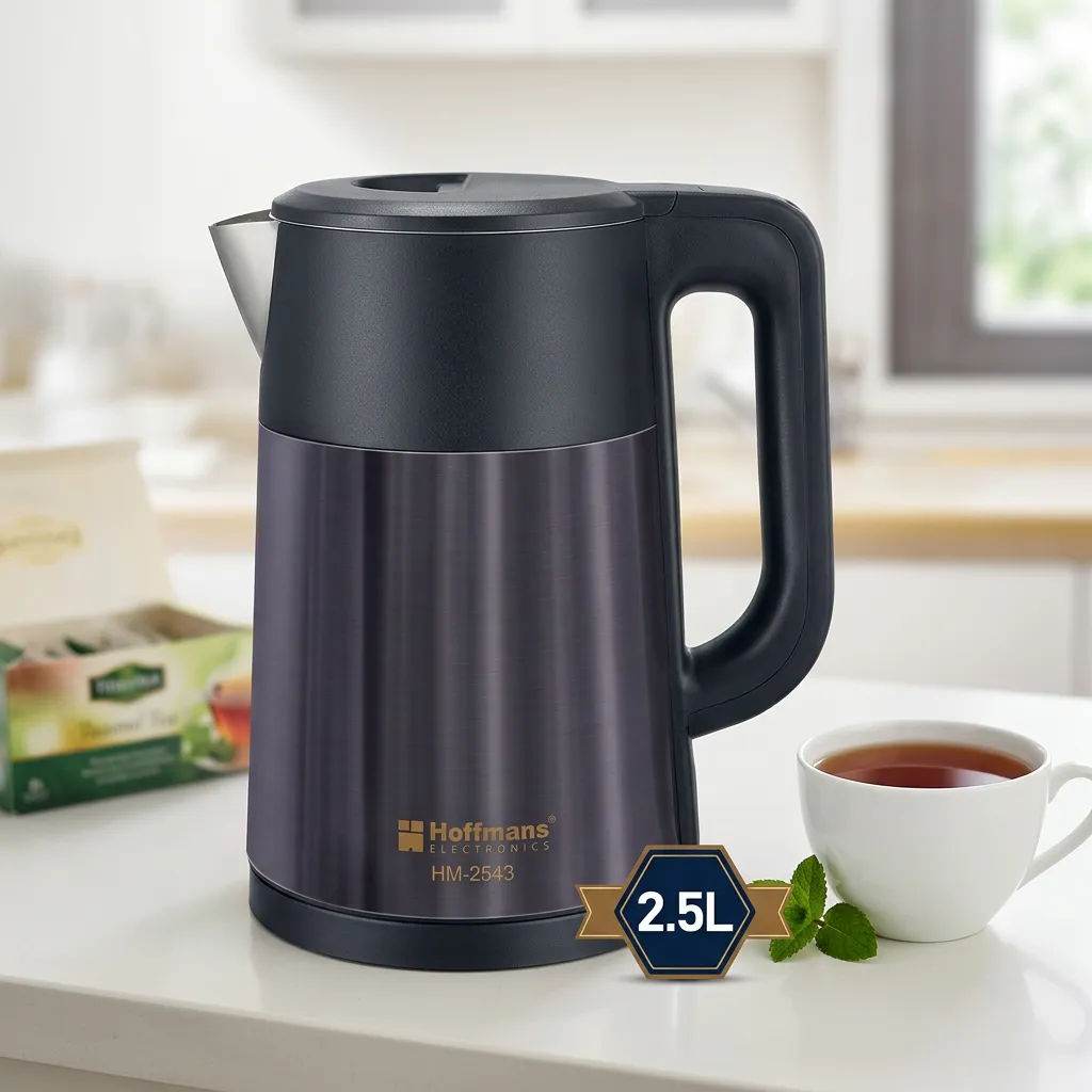 Gros plan sur la bouilloire électrique montrant son design moderne et sa capacité de 2,5 L.